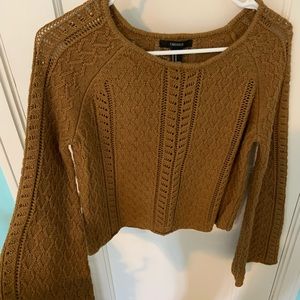 70’s inspired flare sleeve cropped sweater!